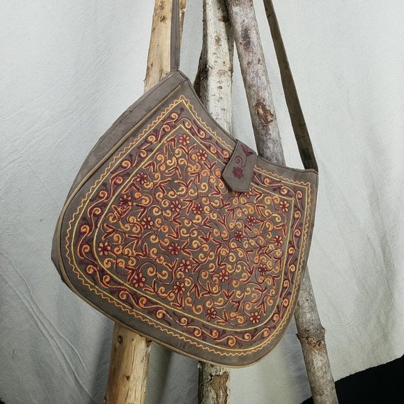 TONI Embroidered | Unique | Large Cross-Body Leather Bag - Picture 14 of 16